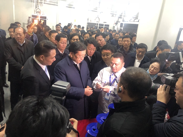 省委常委、市委書記王忠林到濟(jì)南新材料產(chǎn)業(yè)園區(qū)觀摩評議富通光纖預(yù)制棒（一期）項(xiàng)目