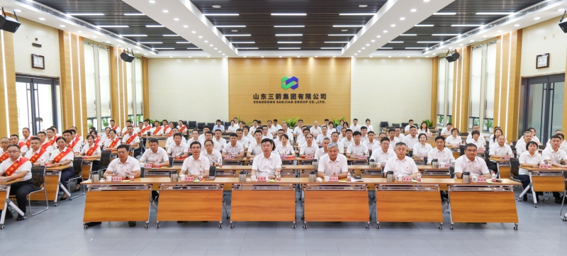 800-集團公司召開優秀共產黨員、優秀黨務工作者和先進基層黨組織表彰大會-1 800-集團公司召開優秀共產黨員、優秀黨務工作者和先進基層黨組織表彰大會-1